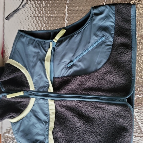 Free People Movement Hit the Slopes Cropped Fleec sz-M nwot Vest 2 front pockets - Picture 6 of 6